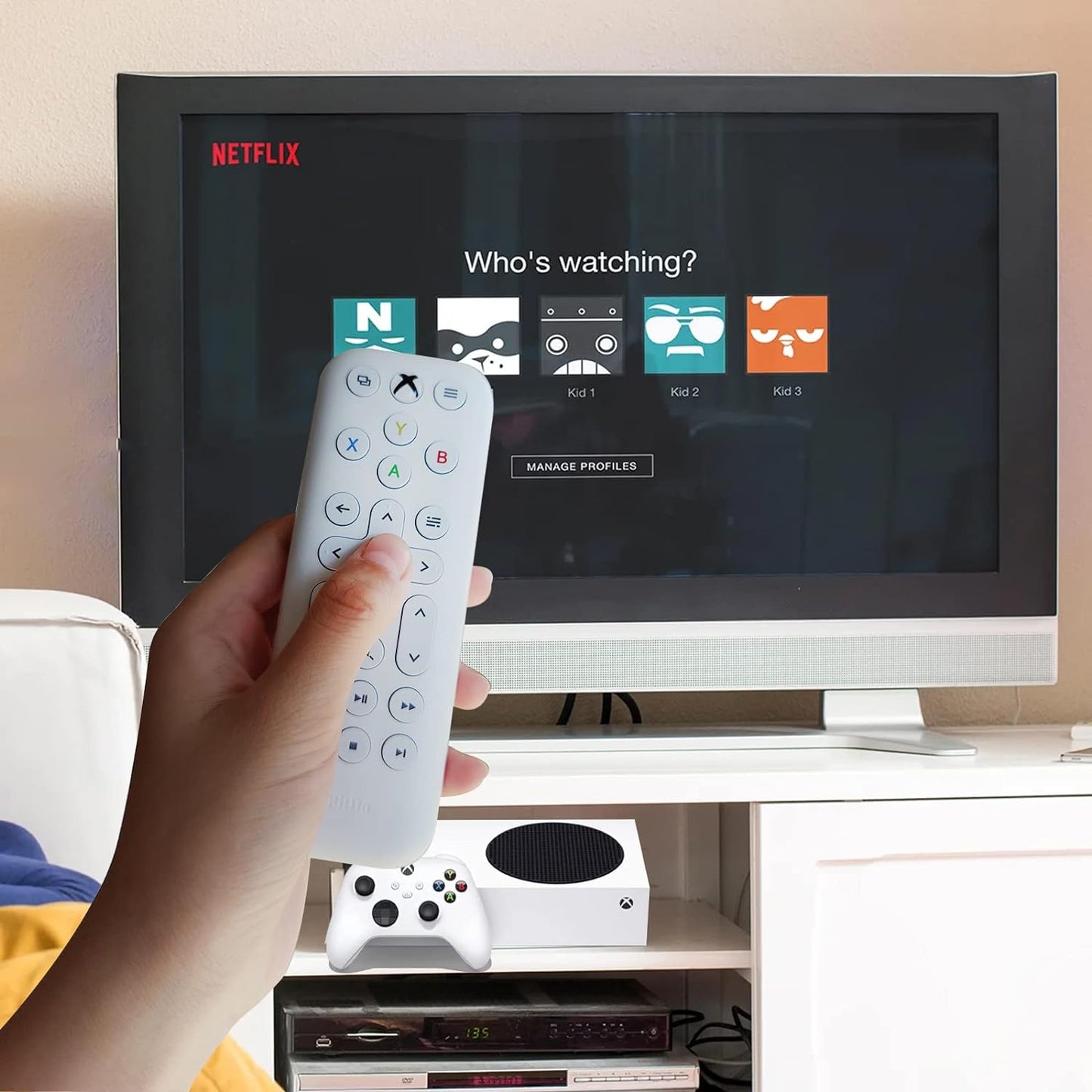 8Bitdo Media Remote for Xbox One, Series X and S (White, Short Edition)